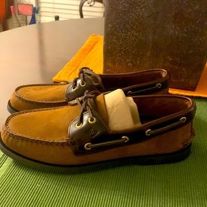 New Brown sperry men shoes size 9 1/2